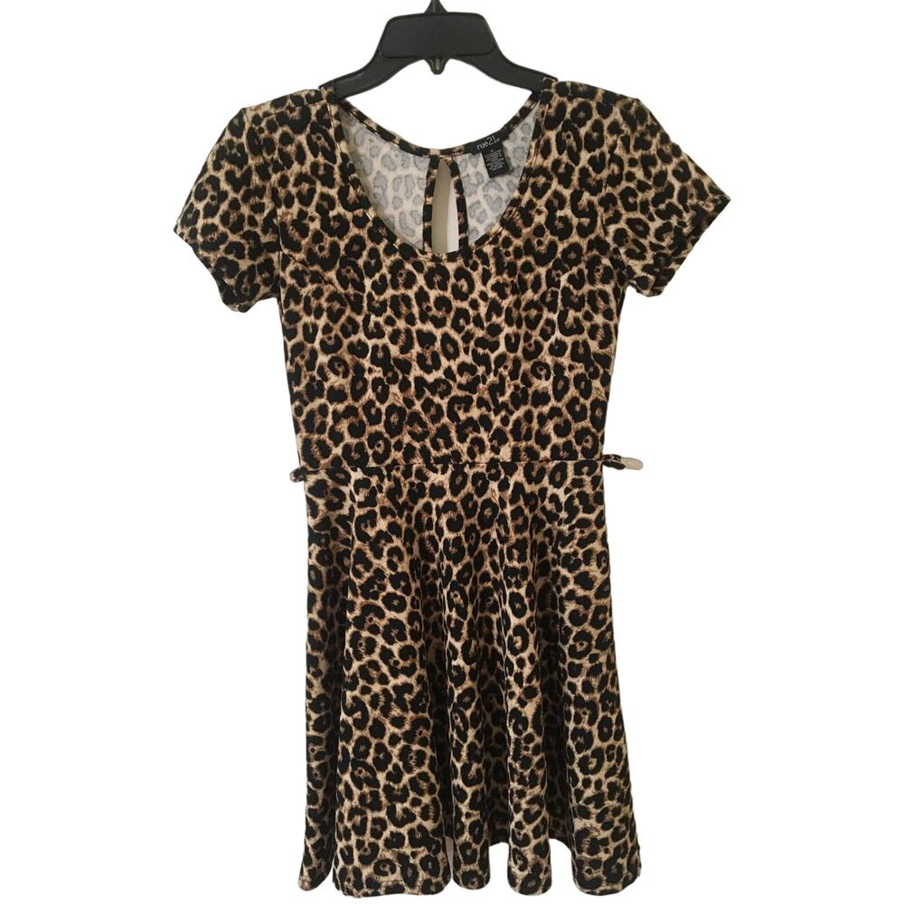 Rue 21 Medium Animal Print Short Sleeve Dress W Peek a Boo Opening In The Back